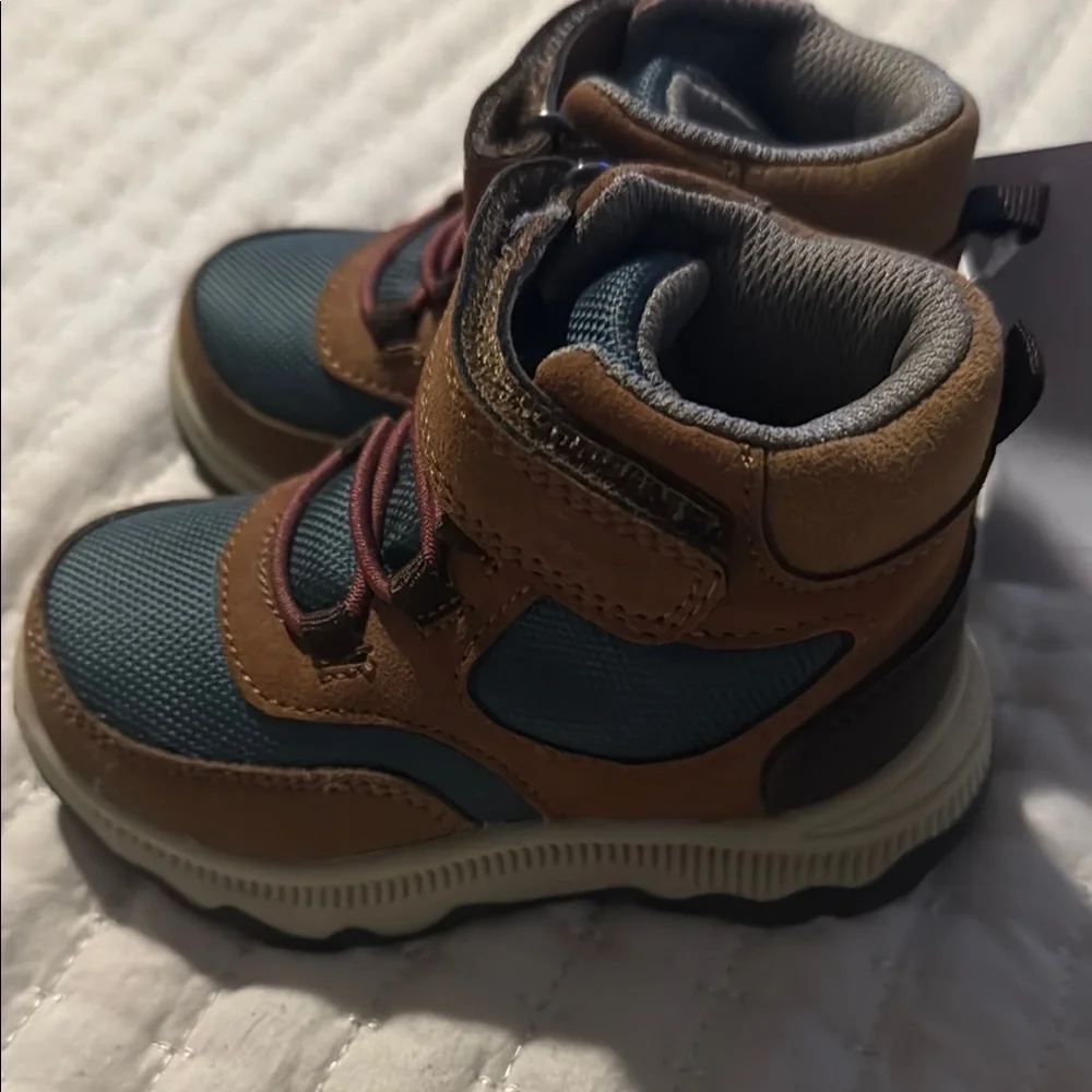 Oshkosh toddler boots NWT